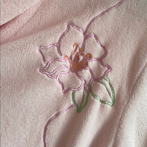 Vanity Fair - Pink Embroidered Robe - Picture 4 of 9